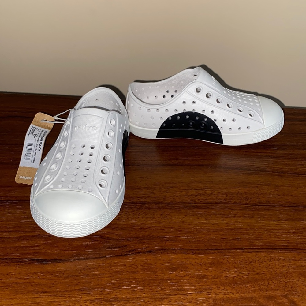 Native Jefferson shoes size C6